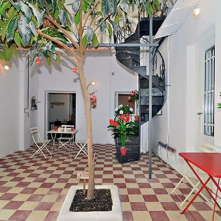 Neoclassical House With Unique Athenian Yard 外观 照片