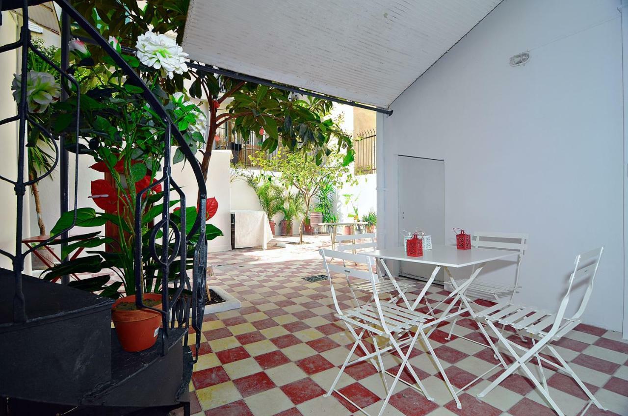 Neoclassical House With Unique Athenian Yard 外观 照片