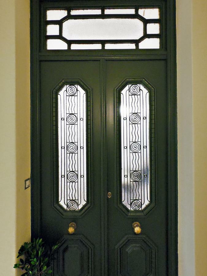 Neoclassical House With Unique Athenian Yard 外观 照片